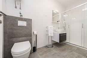 Villa Magnifica Penthouse with Jacuzzi