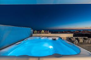 Villa Magnifica Penthouse with Jacuzzi
