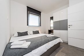 Villa Magnifica Penthouse with Jacuzzi