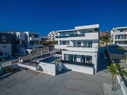 Villa Magnifica Penthouse with Jacuzzi