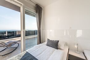 Villa Magnifica Penthouse with Jacuzzi