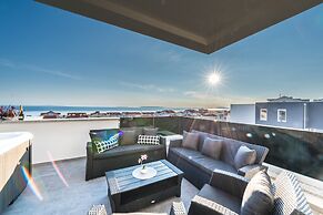 Villa Magnifica Penthouse with Jacuzzi