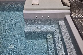Apsila Pool Suites