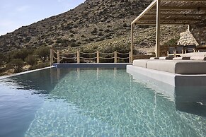 Apsila Pool Suites