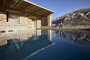 Apsila Pool Suites