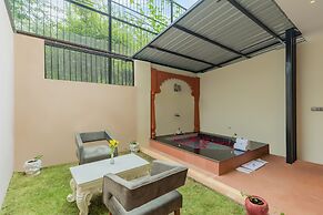 Traavista Aravali Mahal