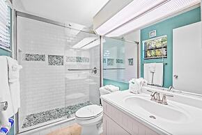 Sunset Beach 2 Bedroom Villa by RedAwning