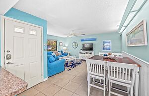 Sunset Beach 2 Bedroom Villa by RedAwning