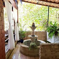 Hotel & Hostal Mayflower