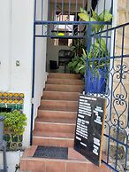 Hotel & Hostal Mayflower