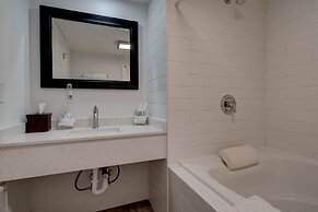 Inn of the Four Winds Oceanfront Seaside