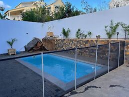 Spacious 4-bed Villa in Flic en Flac Roof top bar