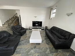 Spacious 4-bed Villa in Flic en Flac Roof top bar