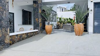 Spacious 4-bed Villa in Flic en Flac Roof top bar