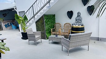 Spacious 4-bed Villa in Flic en Flac Roof top bar