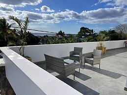 Spacious 4-bed Villa in Flic en Flac Roof top bar