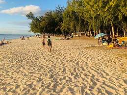 Spacious 4-bed Villa in Flic en Flac Roof top bar