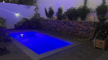 Spacious 4-bed Villa in Flic en Flac Roof top bar