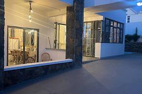 Spacious 4-bed Villa in Flic en Flac Roof top bar