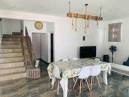 Spacious 4-bed Villa in Flic en Flac Roof top bar