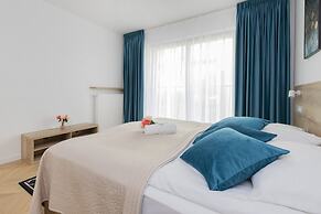 One Bedroom Apartment Okrzei by Renters