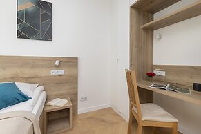 One Bedroom Apartment Okrzei by Renters