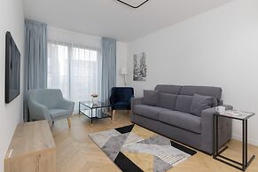 One Bedroom Apartment Okrzei by Renters