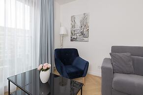 One Bedroom Apartment Okrzei by Renters