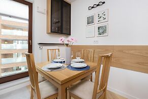 One Bedroom Apartment Okrzei by Renters