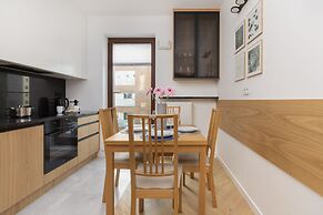 One Bedroom Apartment Okrzei by Renters