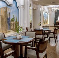 Zarafshon Parkside Hotel