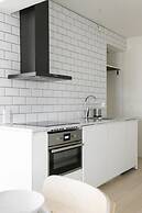 2ndhomes Modern 1BR Apartment w Balcony