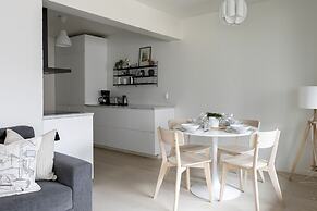 2ndhomes Modern 1BR Apartment w Balcony