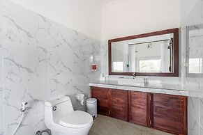 Pini Sentana Village