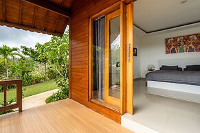 Pini Sentana Village