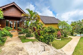 Pini Sentana Village