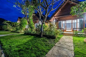 Pini Sentana Village