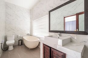 Pini Sentana Village