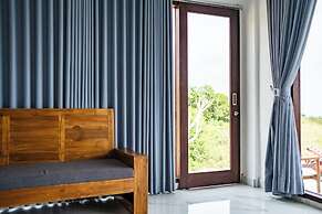 Pini Sentana Village