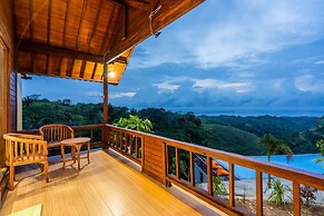 Pini Sentana Village