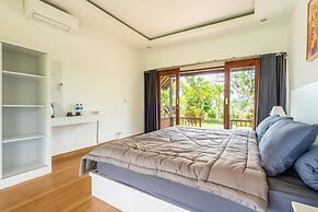 Pini Sentana Village