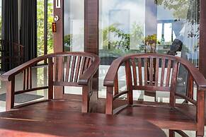 Pini Sentana Village