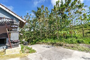 Pini Sentana Village