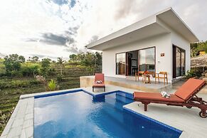 Pini Sentana Village