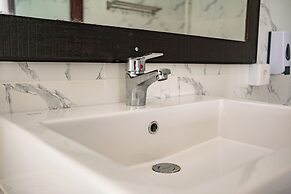 Pini Sentana Village