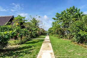 Pini Sentana Village