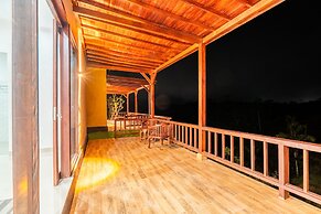 Pini Sentana Village