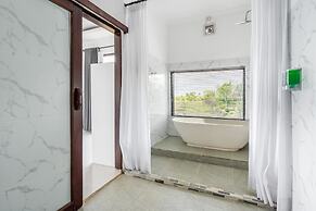 Pini Sentana Village