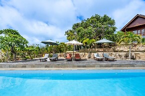 Pini Sentana Village