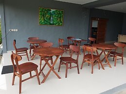 Pini Sentana Village